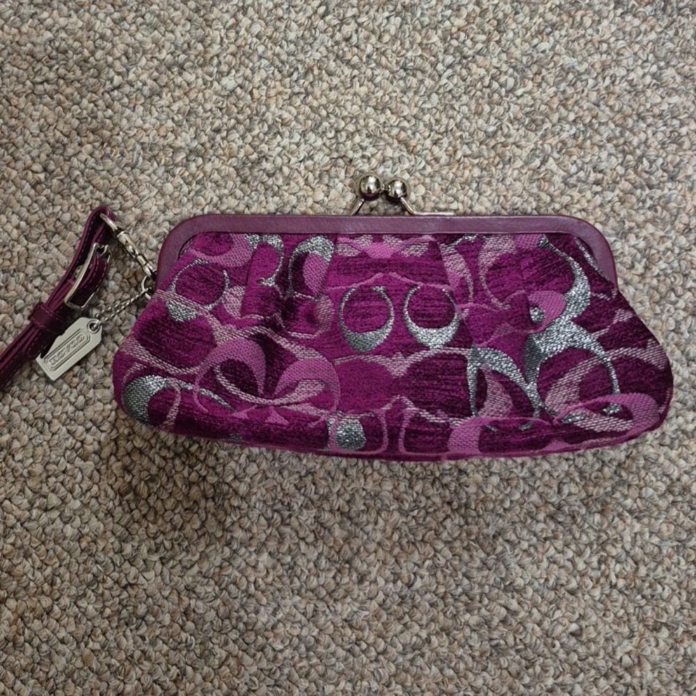 Vintage Coach Fuchsia Chenille Pleated Kisslock Frame Clutch Wristlet 3584